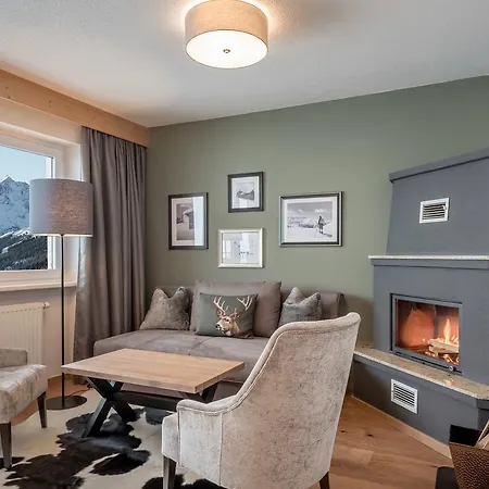 Апартаменты Apartmenthaus Enzian Hochsoelden